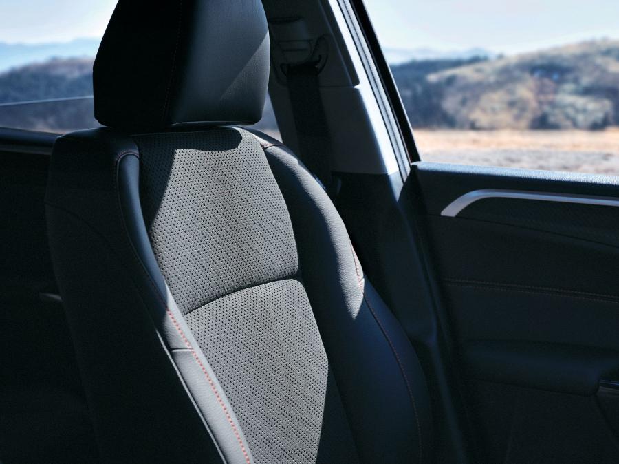 Детали интерьера Honda Jade RS 2018 года  (JP) (фото 8 из 13)